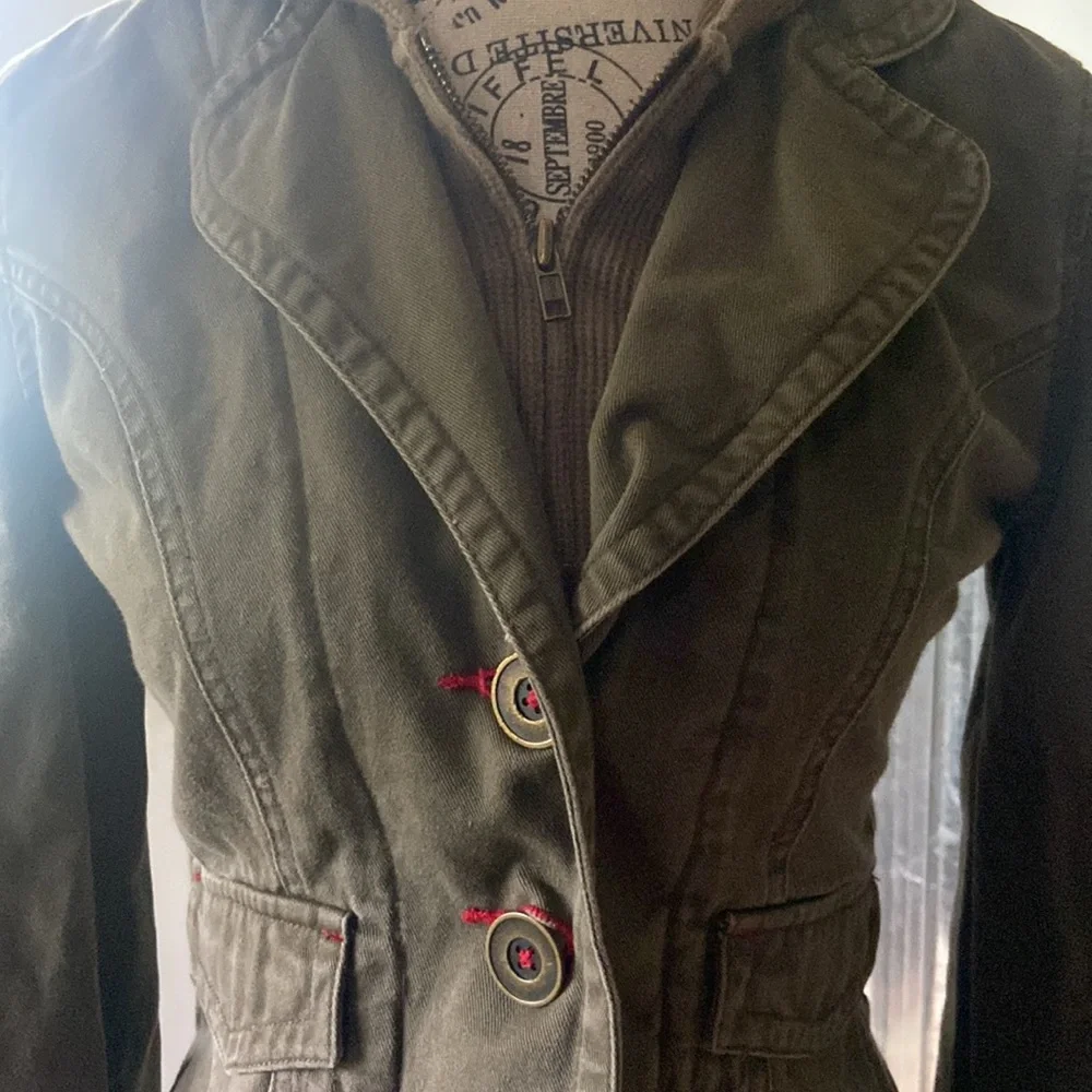 Bailey’s Point Jacket - Picture 2 of 7